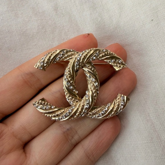 CHANEL Twisted Gold and Silver Brooch - Picture 3 of 10